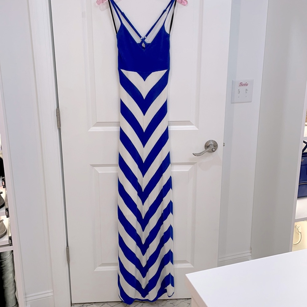 Bebe chevron dress